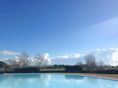 fe0a5929-b1fc-4a69-8ed1-b117d0079a2d Piscina Cosmopolitan Golf & Country Club