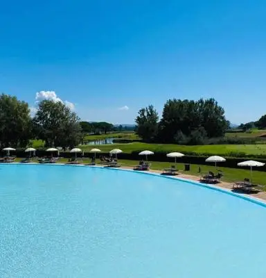 piscina Piscina Cosmopolitan Golf & Country Club
